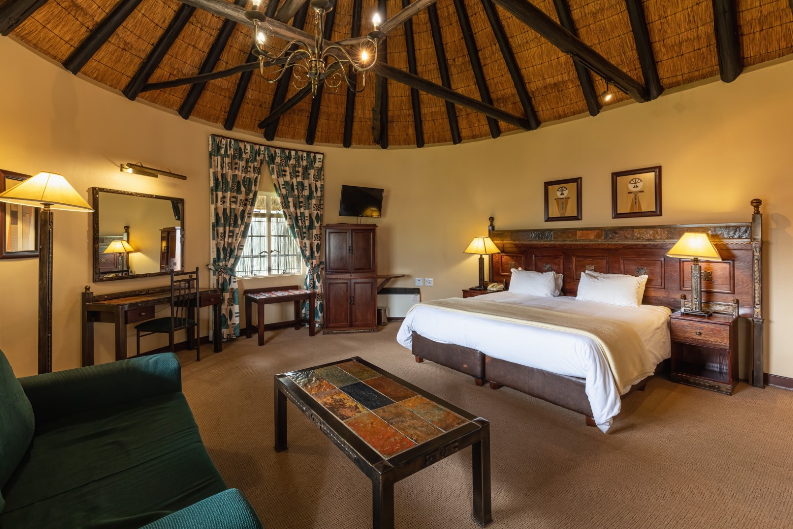 deluxe family thatched room 03